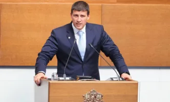 Ние сме сателит на Бог Само той дава властта на