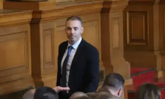 Не ГЕРБ СДС а собствената им политическа изолация спира ПП ДБ в