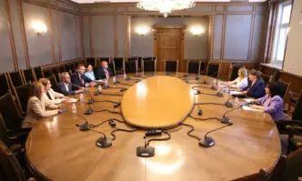 Със закъснение започна срещата между представителите на ГЕРБ СДС и ДПС