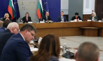 Радев поиска план за бедствия и стратегии за инвестиции от областните управители