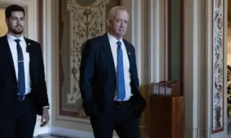 Израелският военен министър Бени Ганц напусна извънредното правителство заради плановете