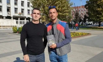 Втората тенис ракета на България подкрепи мисията на книгата Останете живи