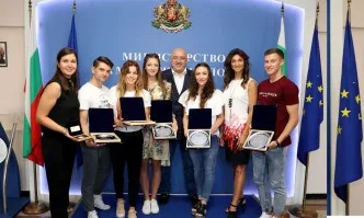 Министър Кралев награди бокса, женската борба, спортната стрелба и аеробиката за успехите им на Европейските игри в Минск