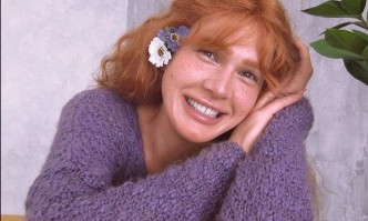 Транссексуалната украинска певица Зи Фамелу която преди това се изявяваше