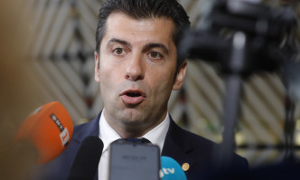 От Брюксел премиерът който трябваше да е в оставка Кирил