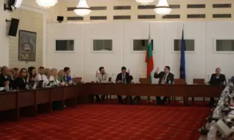 Депутатите в правна комисия одобриха да има защита при домашно