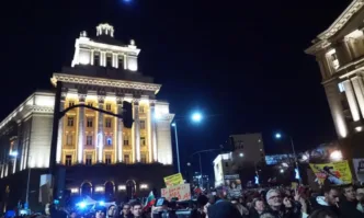 На площада около Триъгълника на властта в София започна вторият