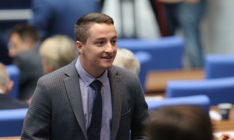 Едни хора искат да употребят Крум Зарков в битка за