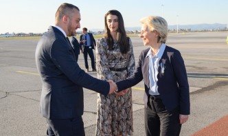 Цветан Кюланов и Лена Бориславова посрещнаха председателя на ЕК Урсула фон дер Лайен