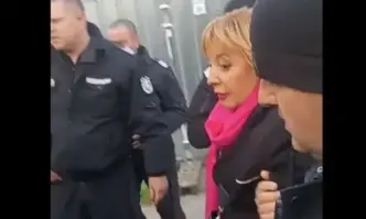 Мая Манолова скочи първа в защита на Паметника на съветската