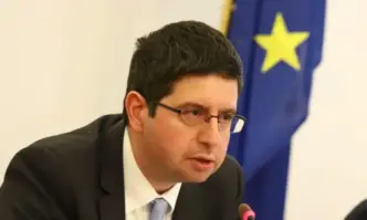 Призоваваме за по малко заеми коментира в интервю за Нова тв