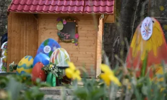 Тематична къщичка за снимки отваря врати утреЦветна великденска украса вече