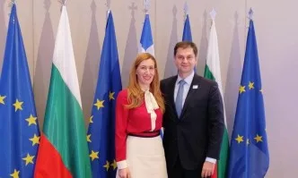 Министър Ангелкова обсъди в Александруполис сътрудничеството в туризма с гръцкия си колега Хари Теохарис