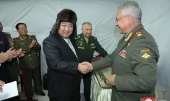 Влакът със севернокорейския лидер Ким Чен ун напусна жп гарата в