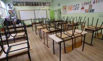 МОН ще проследи финансовото състояние на всички училища детски градини