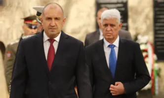 Радев и военният министър твърдят че има писма и до