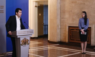 Стефан Ташев журналистНормално ли е премиер на България на когото