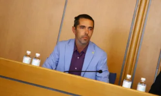 На неговото място е избран арх Румен РусевОсвободен от поста