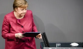 Меркел настоя за полицейски час в Германия