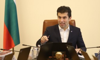 От Фейсбук профила на журналиста Цветан Фиков В България има две