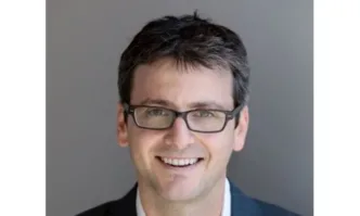 Професорът по икономика от Чикагския университет Брет Неймън служител на