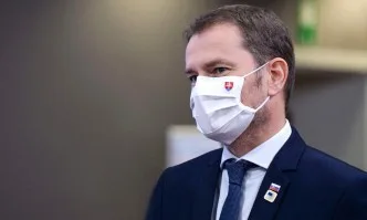 Словашкият премиер: Трябва да се борим с коронавируса, както с комунистите