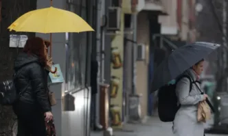 Времето: Дъжд, сняг в планините и спад на температурите