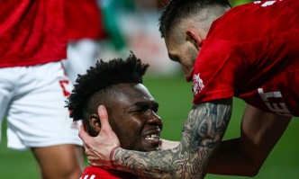 ЦСКА победи с минималното 1 0 гостуващия Берое и съкрати разликата