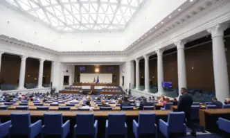 Народните представители включиха допълнителна точка в седмичната си програма като