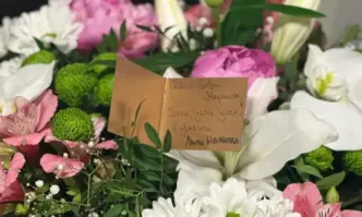 Букет с пожелания е получила ромската прима Софи Маринова от