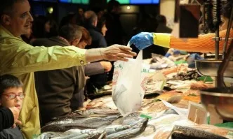 Преди Никулден: Стартират проверки на обектите, предлагащи риба
