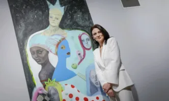 Всички произведения са работени през последната година и представят актрисата