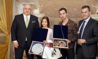 Акробатите Мирела Костадинова и Панайот Димитров спечелиха анкетата Спортист на България до 18 години за 2018 г.