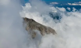 Четиричленно българско семейство беше спасено рано тази сутрин след като