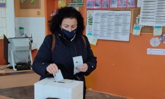 Десислава Танева от ГЕРБ СДС упражни правото си на глас в