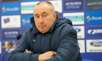 Мъри Стоилов и днес не каза дали напуска Левски