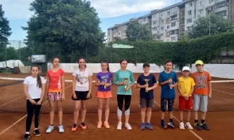 Десислава Меразчиева и Георги Михайлов спечелиха регионално първенство за юноши и девойки до 14 години в Бургас