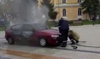 Съдът остави зад решетките мъжа, запалил колата си пред общината във Враца