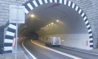 В 8 часа тази сутрин беше възстановено движението през тунел Кривия