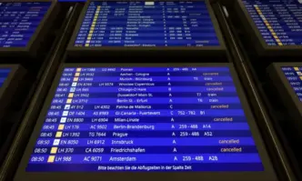 Екоактивисти спряха полети от летището в Кьолн