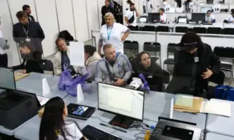 Започна приемането на протоколите от СИК в столичната Арена София