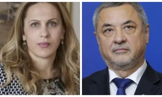 Гласуват оставката на Валери Симеонов, на негово място избират Марияна Николова