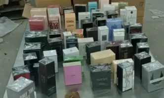58 417 маркови парфюма от 33 различни луксозни марки скрити