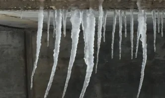 Община Ловеч призовава за почистване от сняг и ледени висулки