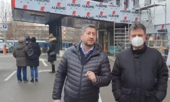 В пика на коронавируса: Христо Иванов си прави пиар пред Пирогов