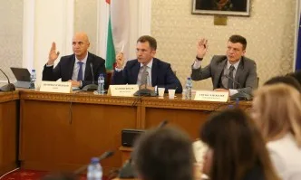 Поканиха на изслушване Ахмед Доган и Бойко Рашков в парламентарната комисия Росенец