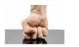 Мъжът е арестуван за 72 часа и му е забранено