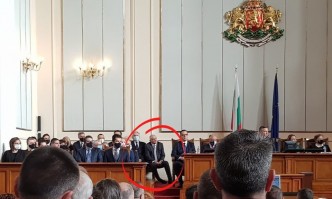 В стремежа за задоволяване на всички мераци за власт и