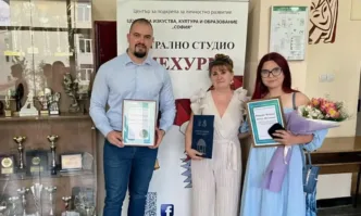 Районното ръководство на ГЕРБ – Банкя с награда Възход за подкрепа на театър Смехурко