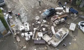 Пет жертви и хора в неизвестност след наводненията в Турция